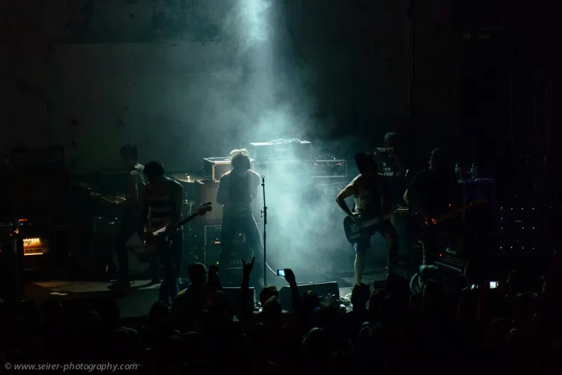 Shooting This Amity Konzert