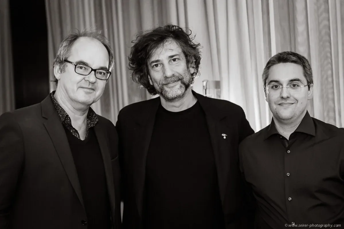 v.l.n.r.: Dr. Bernhard Praschl (Kurier), Neil Gaiman, Stefan Cernohuby