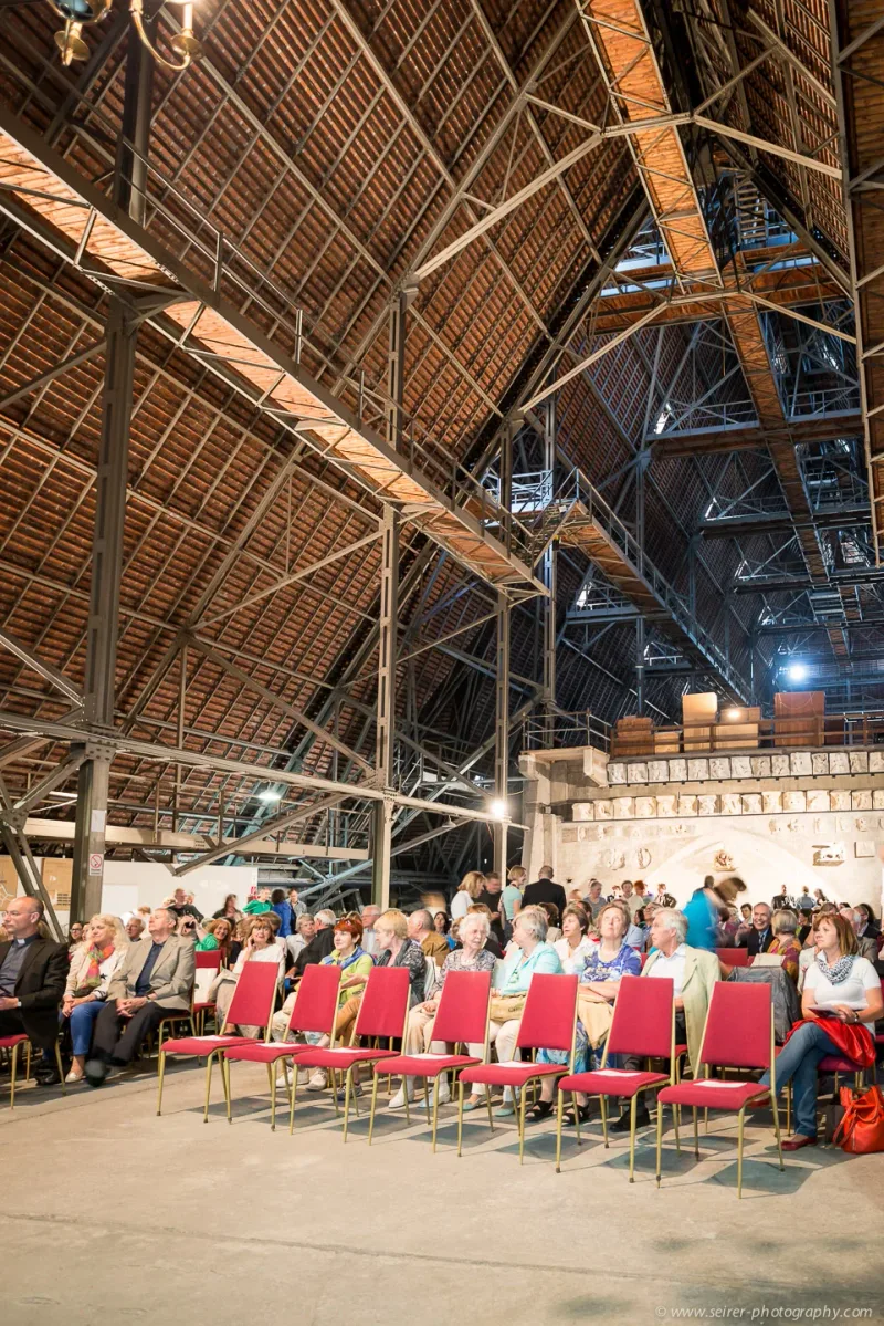 Buchpräsentation "Ein Haus voller Zeichen und Wunder" im Dachstuhl des Stephansdomes