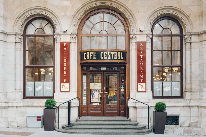 Architekturfotografie im Café Central