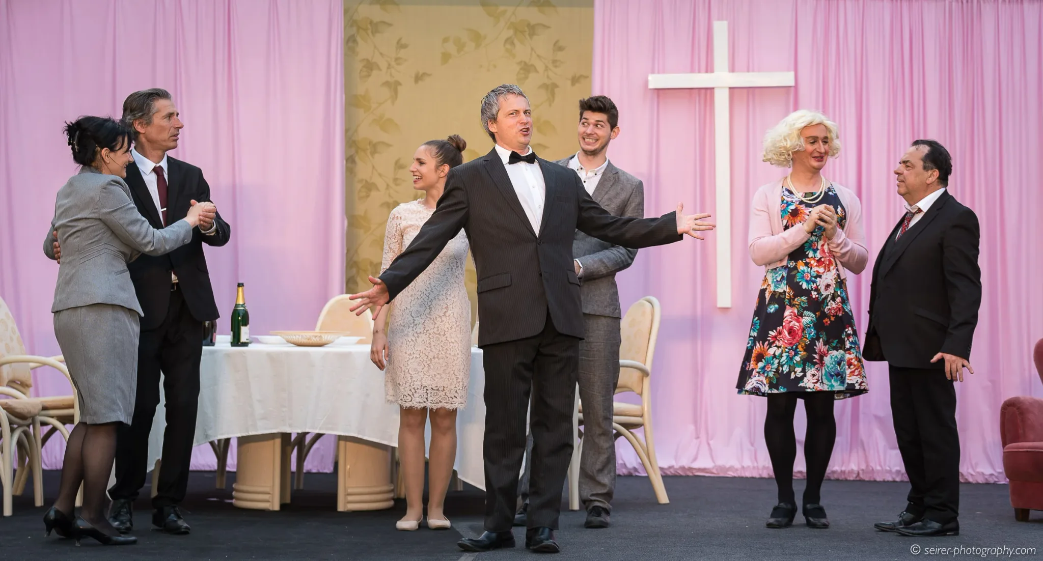 gespielt von Hannes Bickel, Joseph Prammer, Klaus Schaurhofer, Natalie Heilinger, Alois Frank und Theresa Prammer