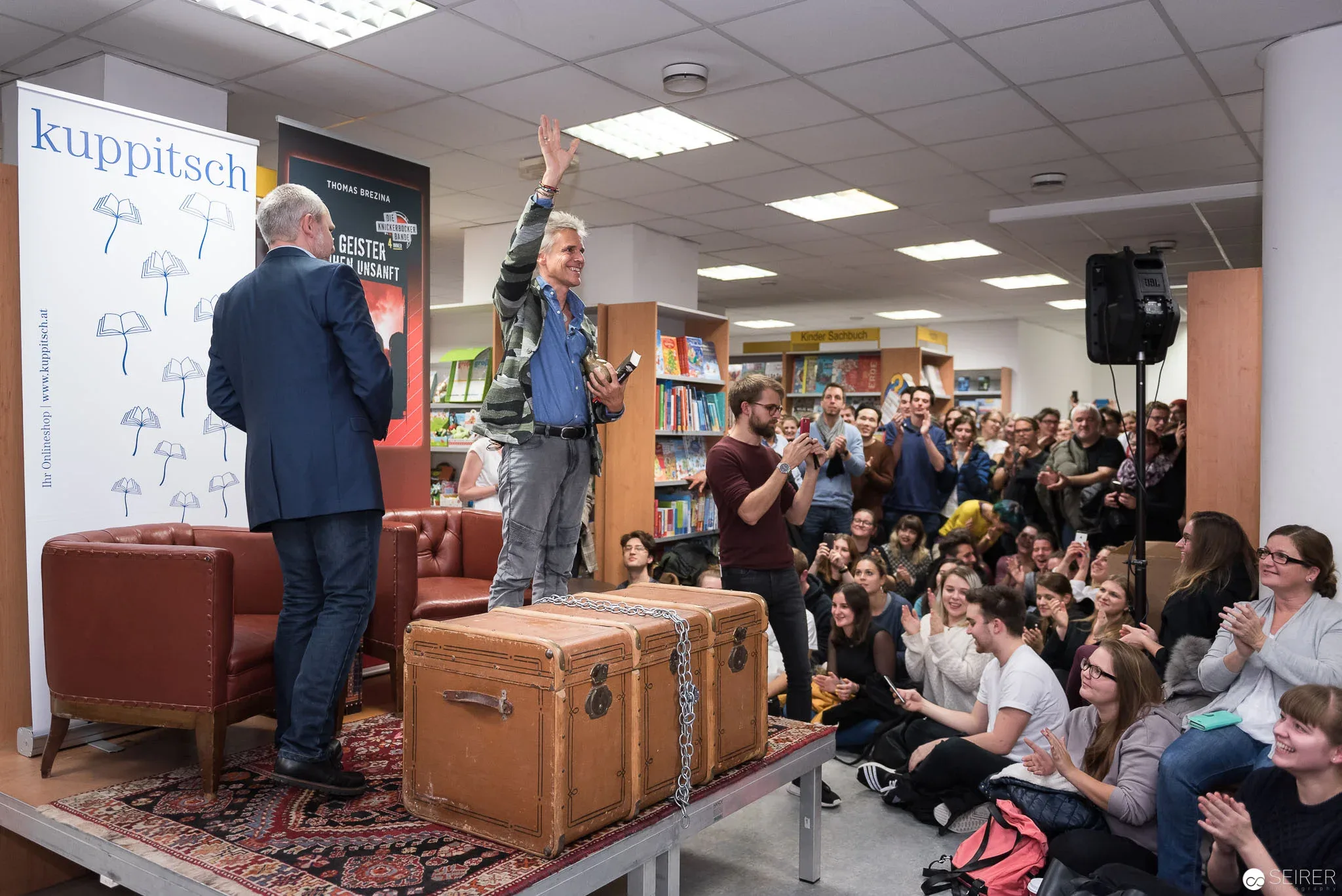 Thomas Brezina präsentiert sein neues Knickerbockerbande Buch "Alte Geister ruhen unsanft"
