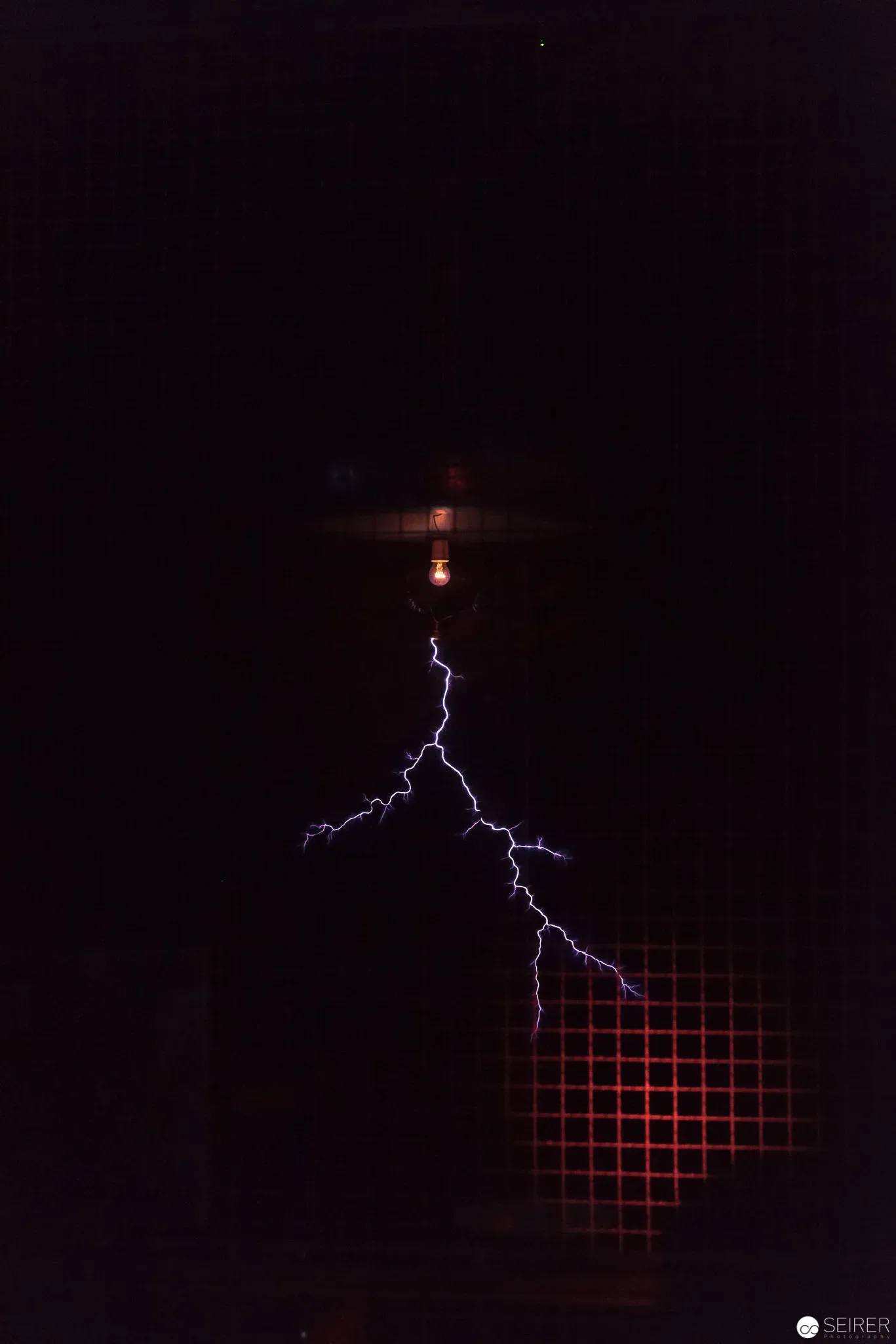 Tesla-Transformator der ON/OFF Ausstellung im Technischen Museum