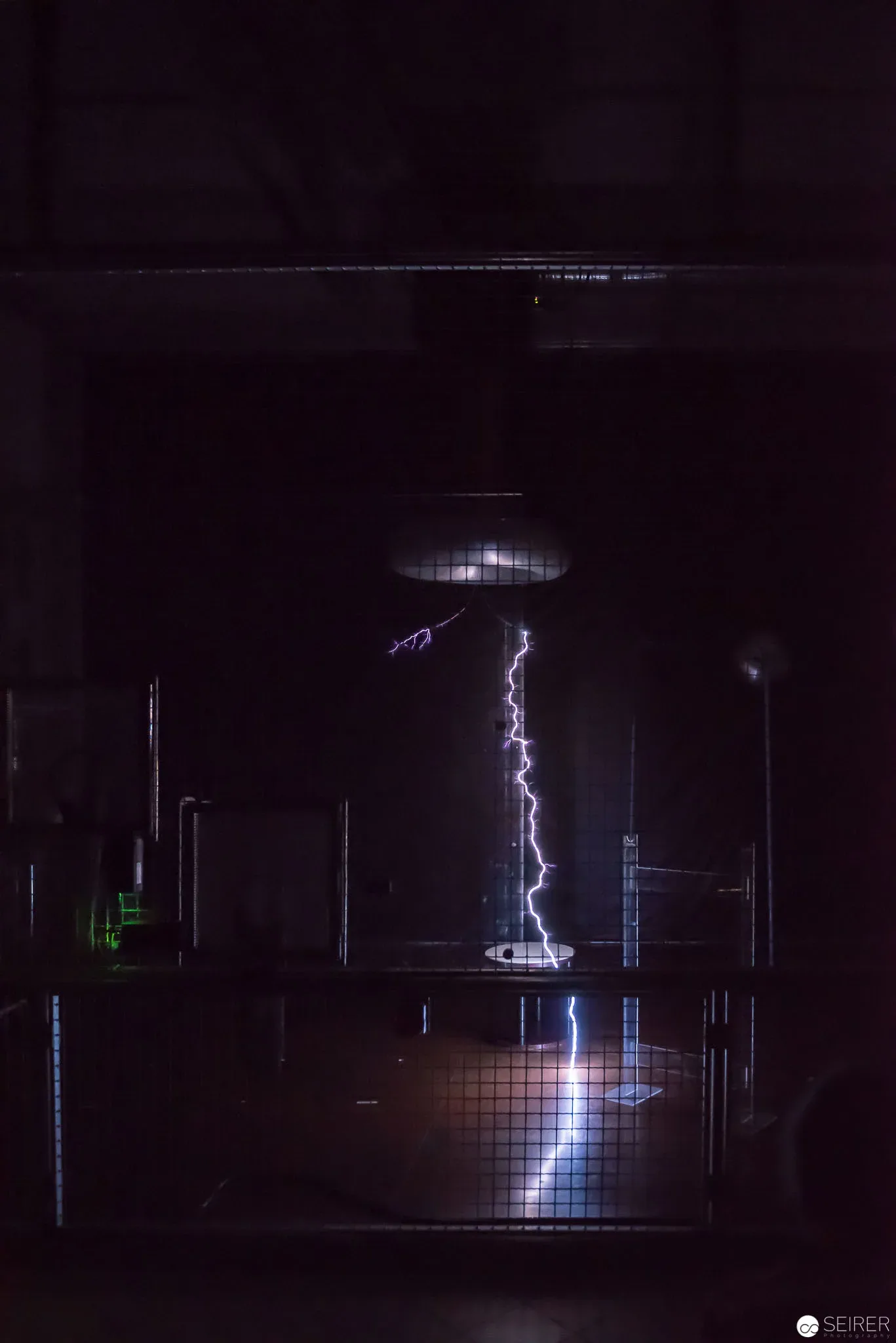 Tesla-Transformator der ON/OFF Ausstellung im Technischen Museum