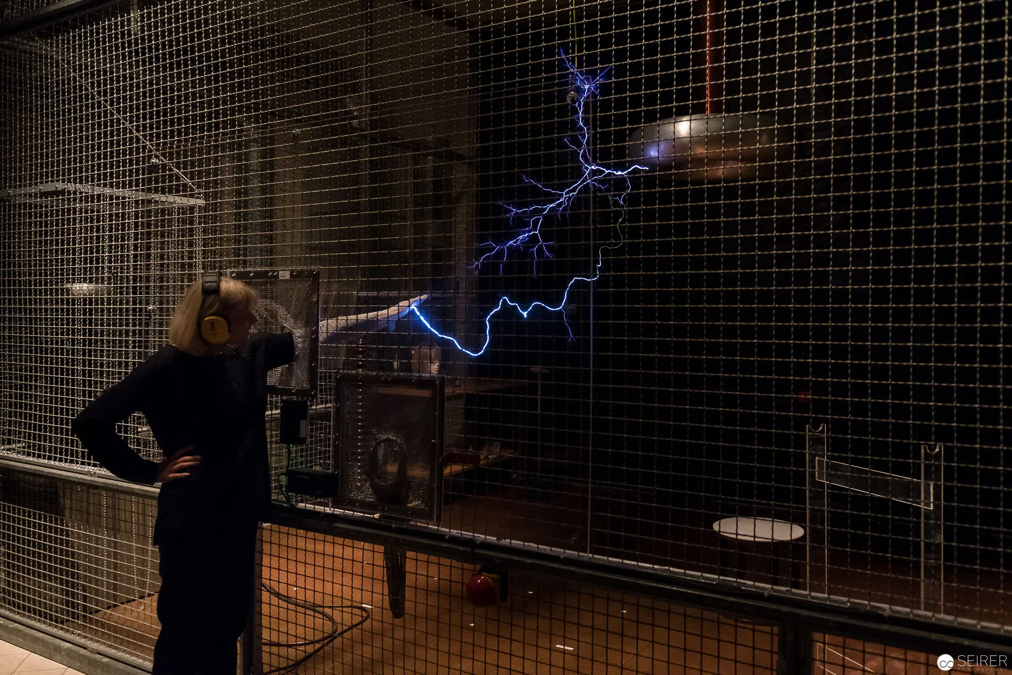 Tesla-Transformator der ON/OFF Ausstellung im Technischen Museum