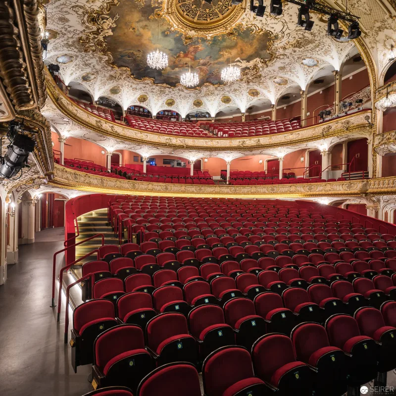 Eine "Höllenangst" hinter der Volkstheaterbühne