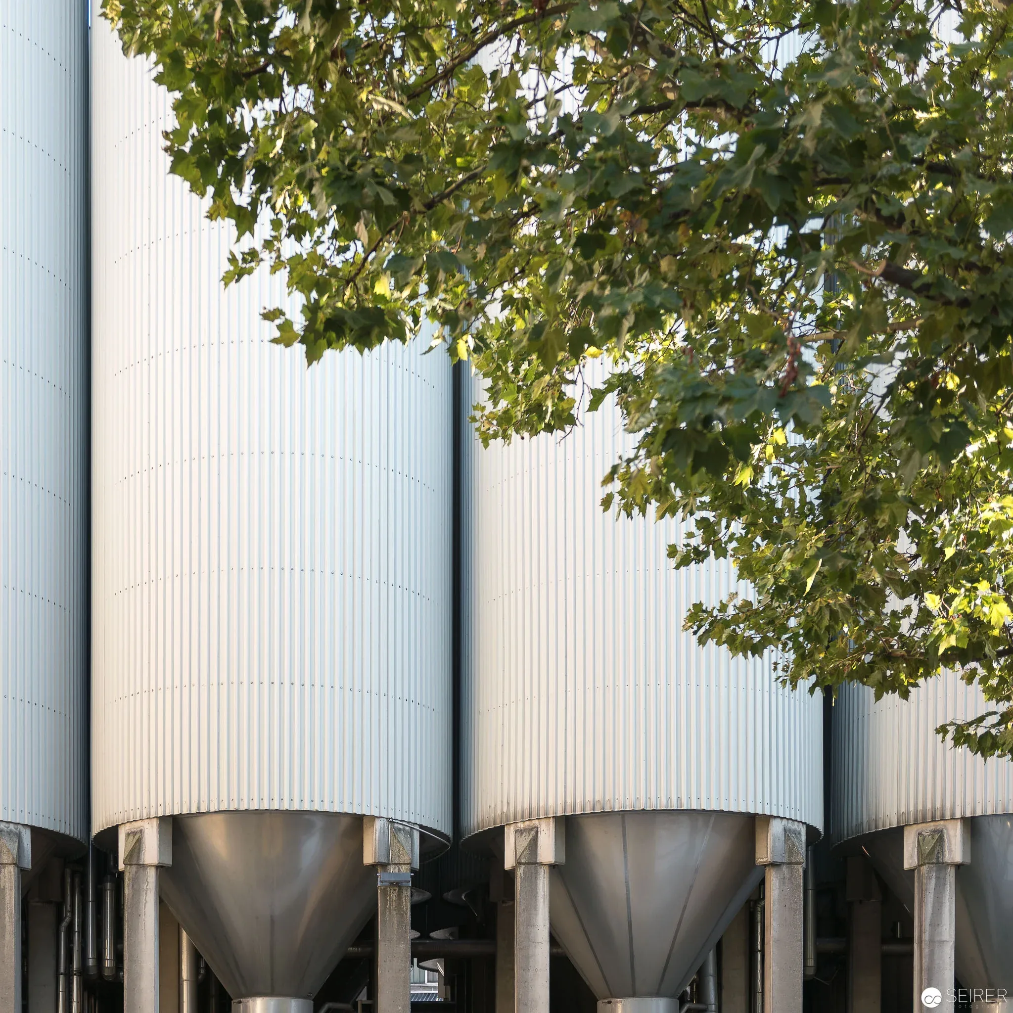 Einge der 54 Tanks für die Ottakringer Brauerei