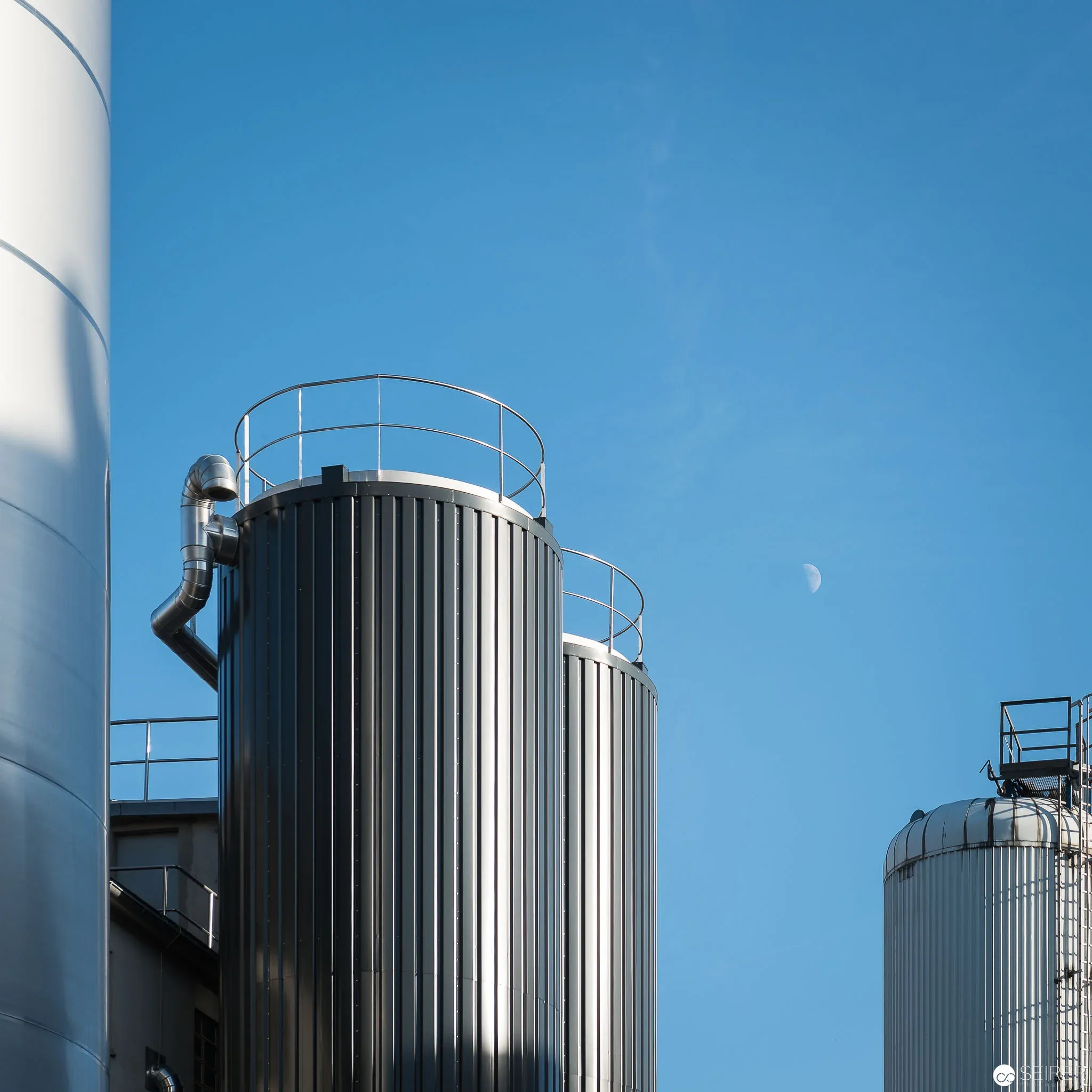 Einige der 54 Tanks der Ottakringer Brauerei