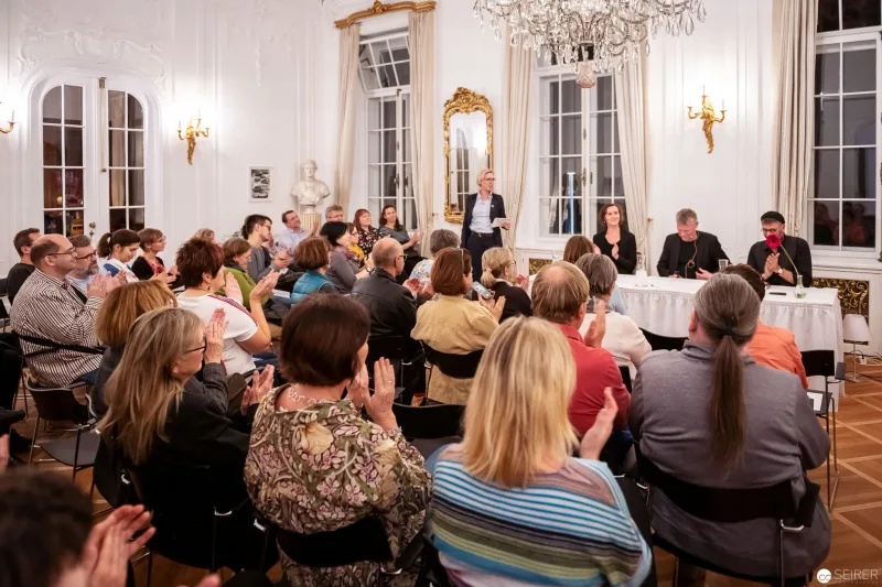 Fake News und der neue Arne Dahl Thriller - Lesung in der Schwedischen Botschaft