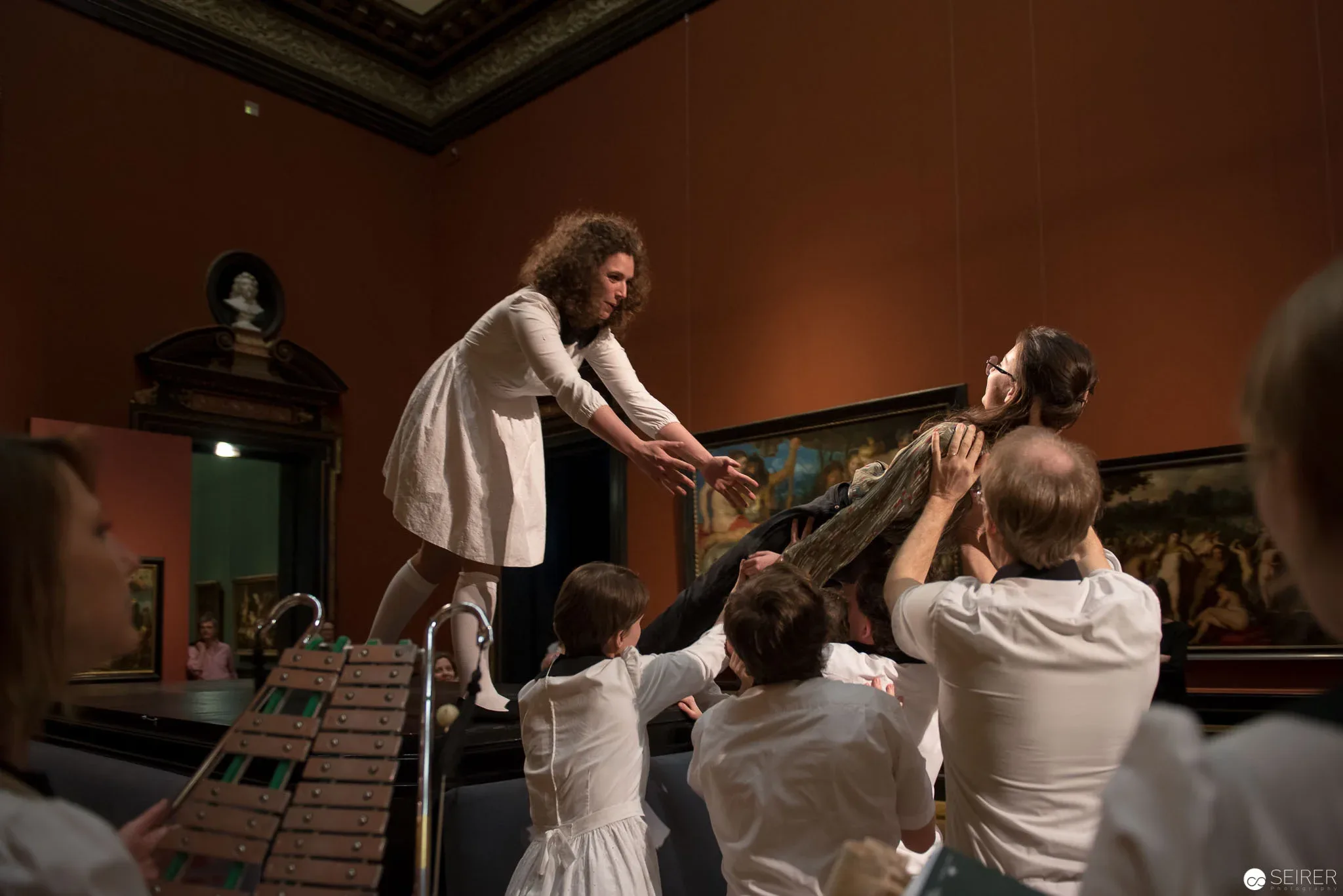 Szene aus "Natürlich Übernatürlich" mit der Company of Music - Ganymed Nature