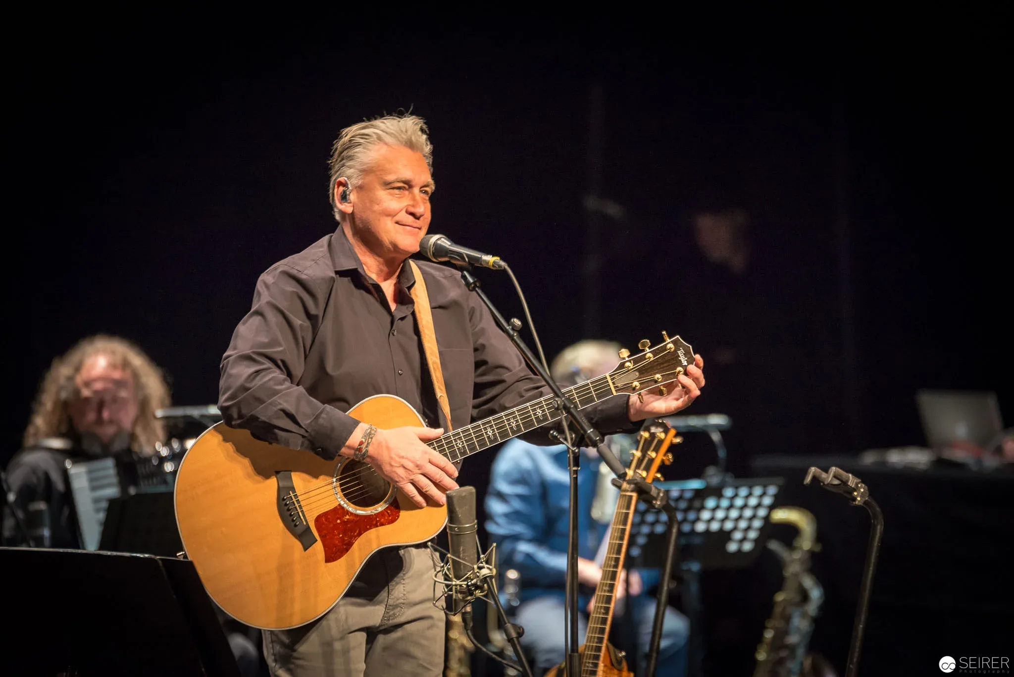 Benefizkonzert gegen Kinderarmut von Rainhard Fendrich im Museumsquartier