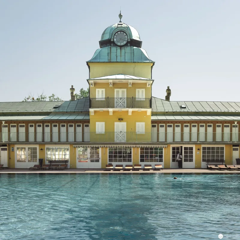 Sommerfrische im Thermalbad Vöslau: schwimmen im reinsten Mineralwasser