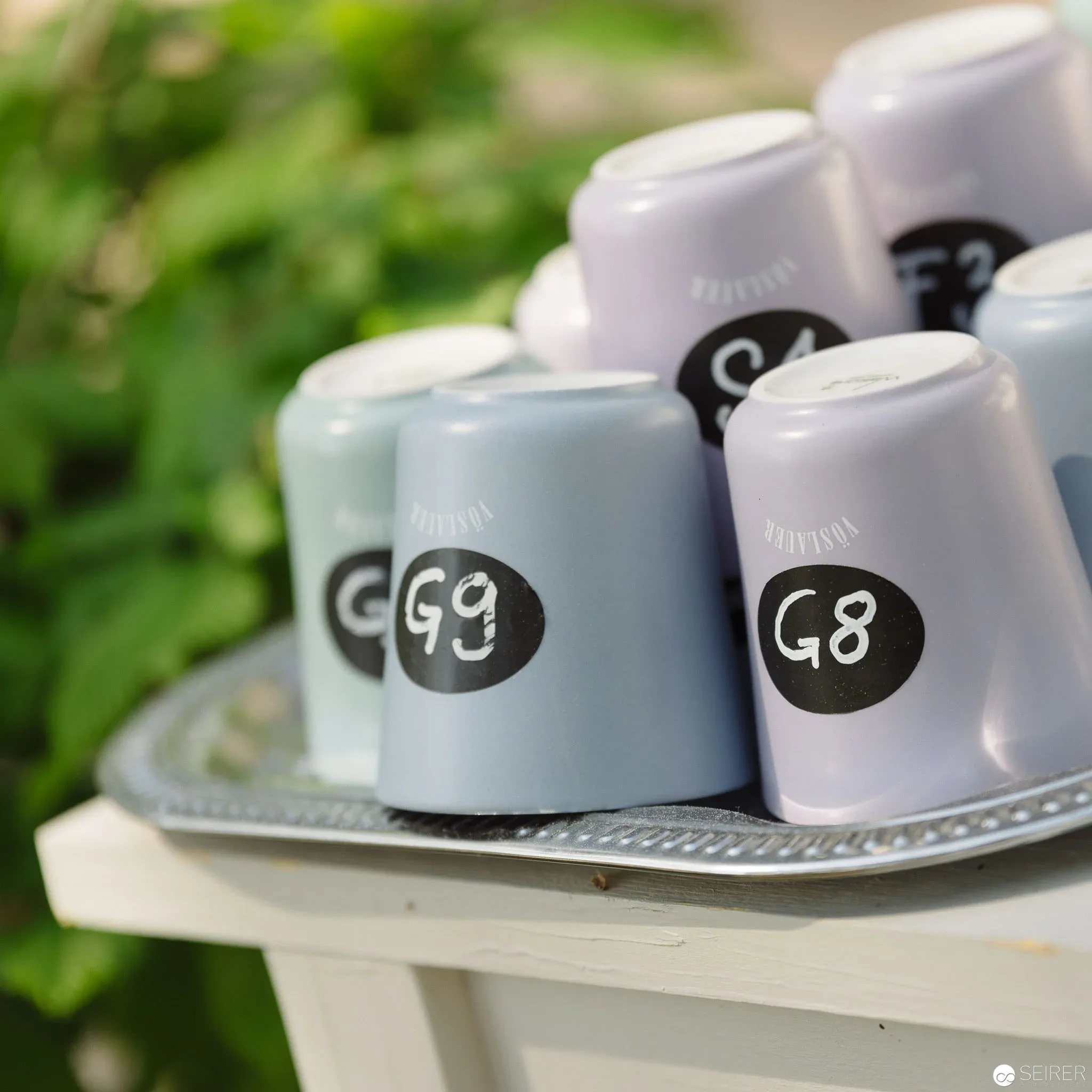 Kaffeetassen aus der eigenen Kollektion