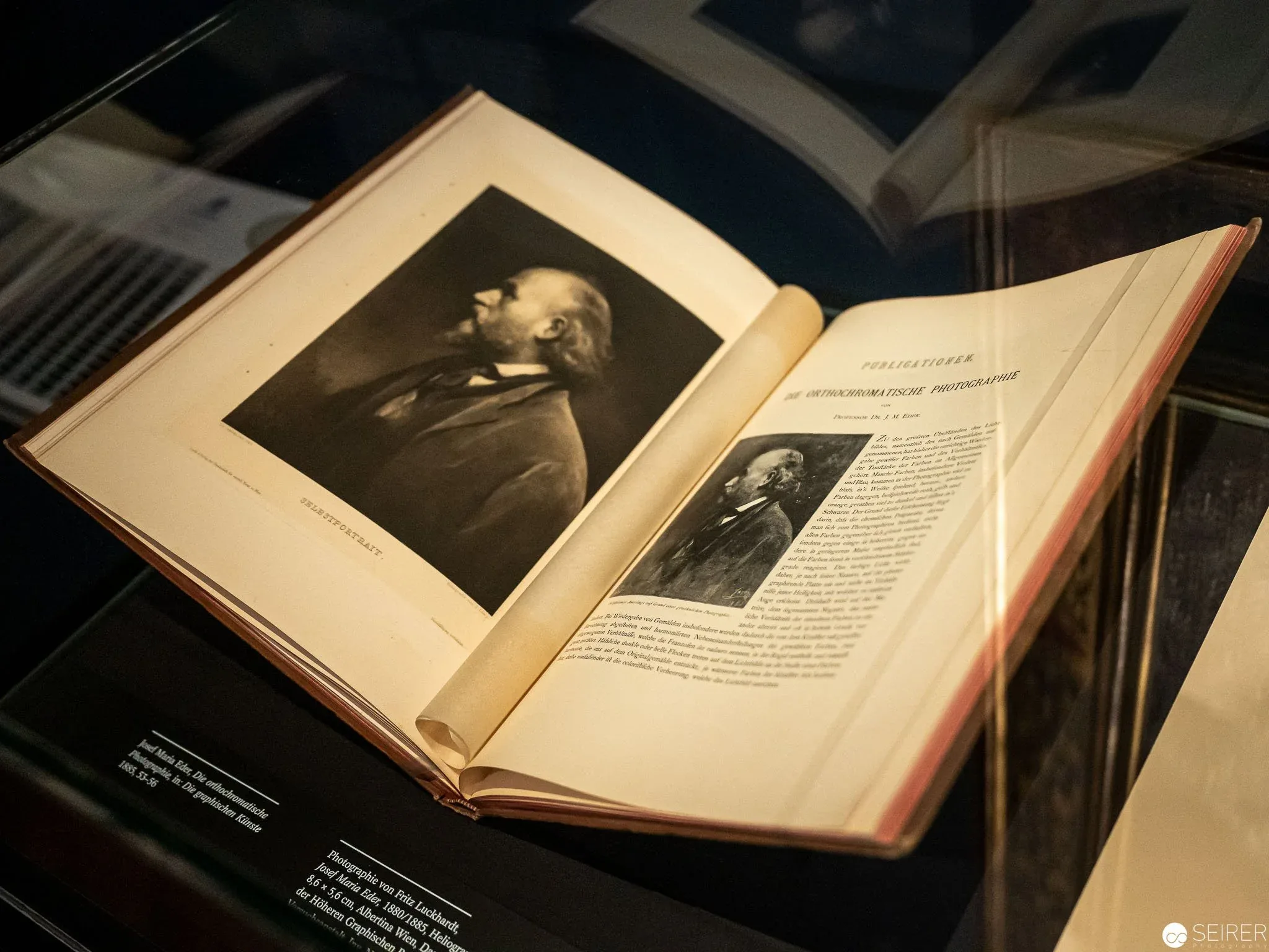 Ausstellungsansicht: "Farbe in Schwarz-Weiß", KHM Wien